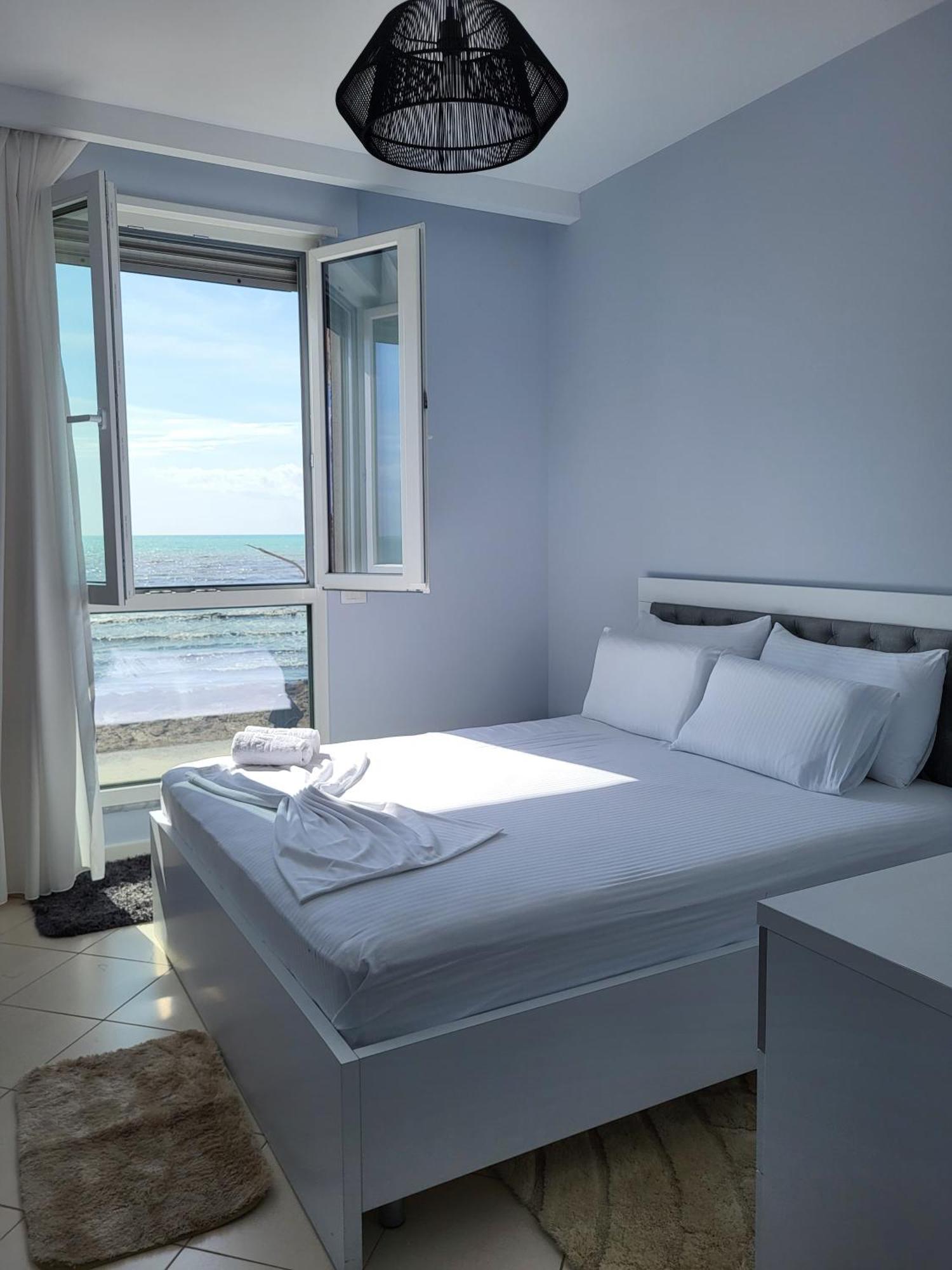 Alex'S Apartment 2 Durres Bagian luar foto
