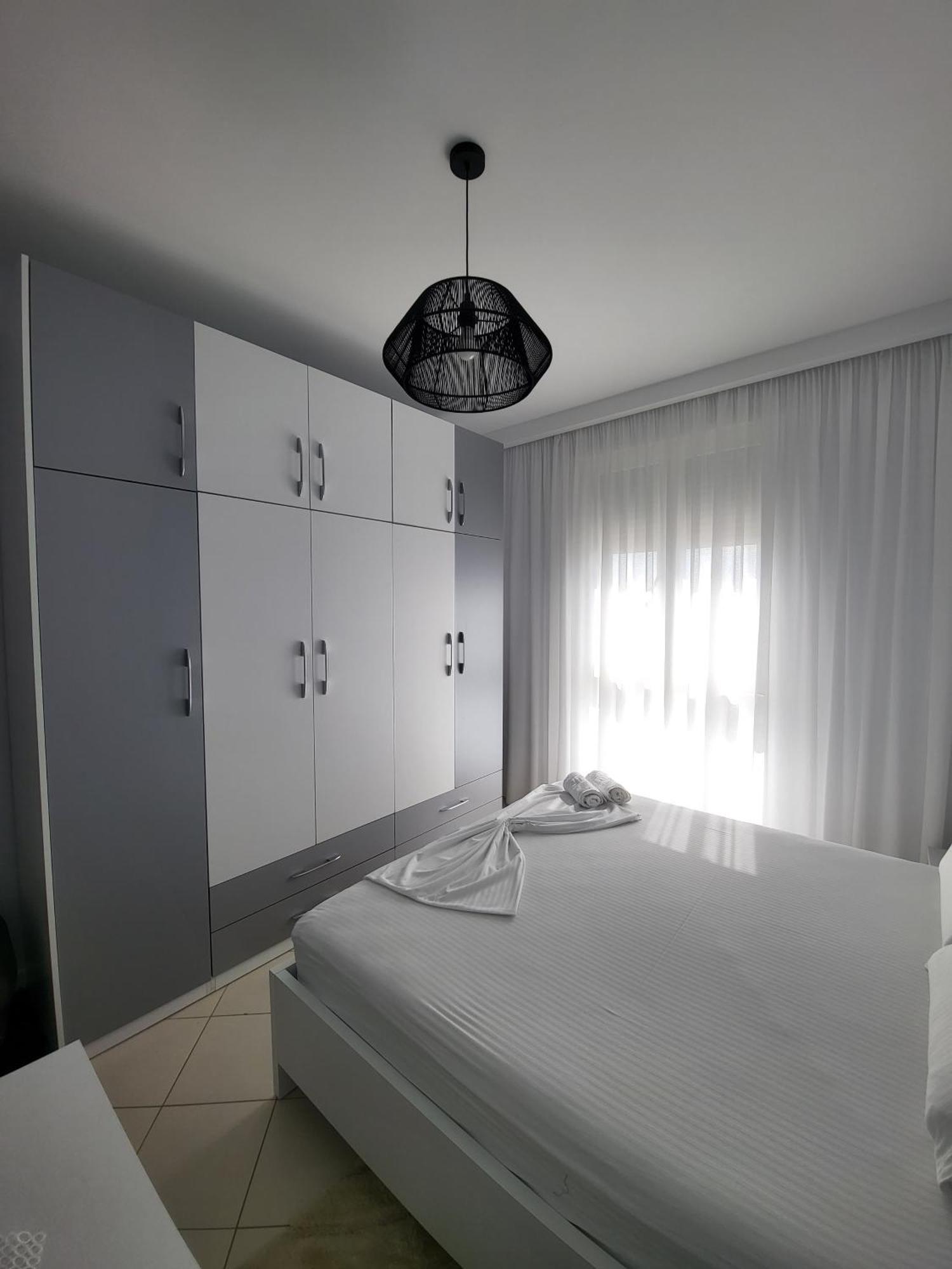 Alex'S Apartment 2 Durres Bagian luar foto