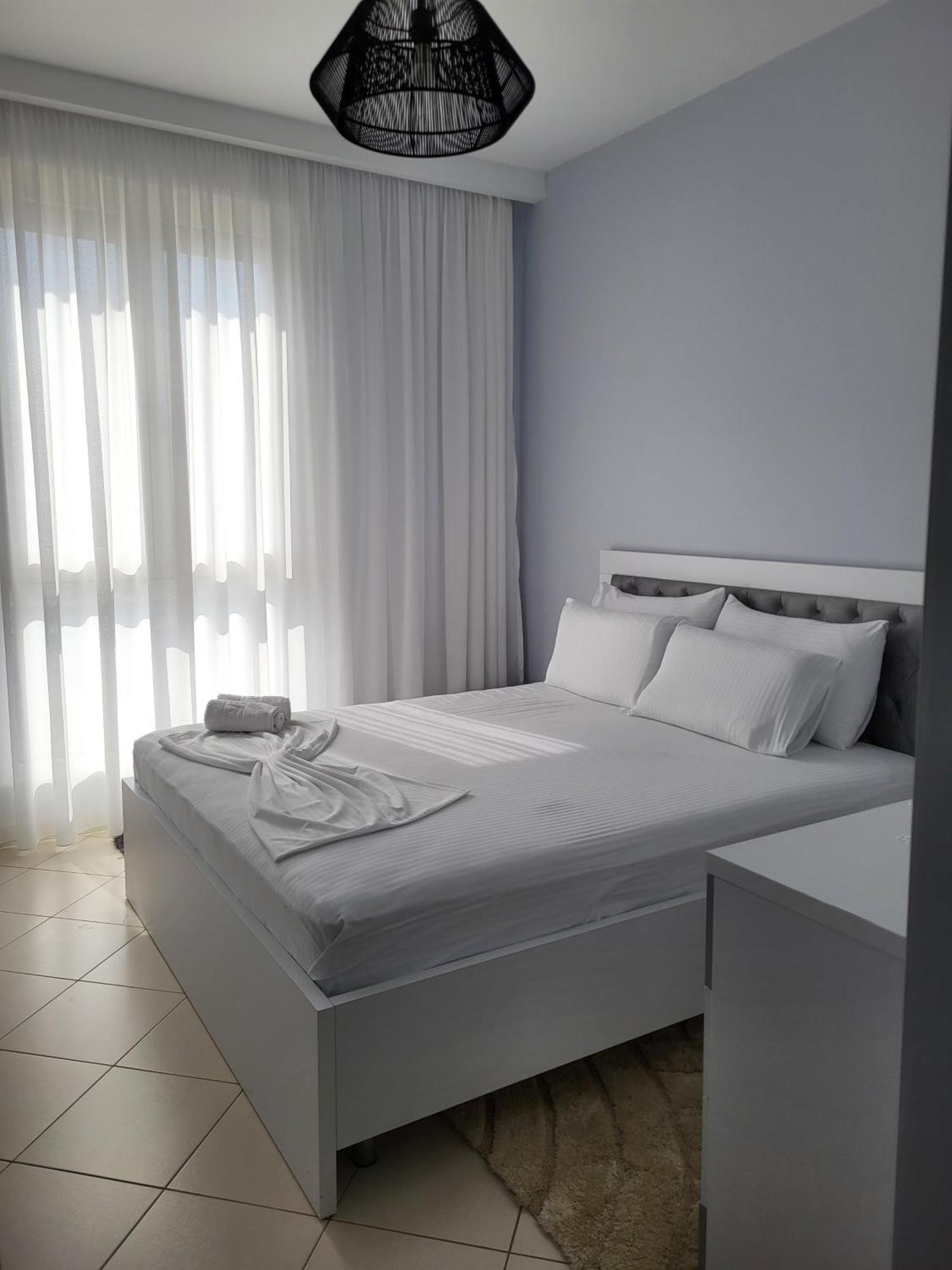 Alex'S Apartment 2 Durres Bagian luar foto